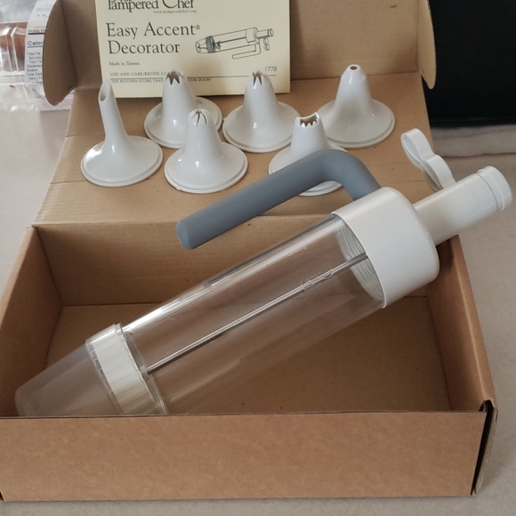 The Pampered Chef Other - The Pampered Chef Easy Accent Decorator
